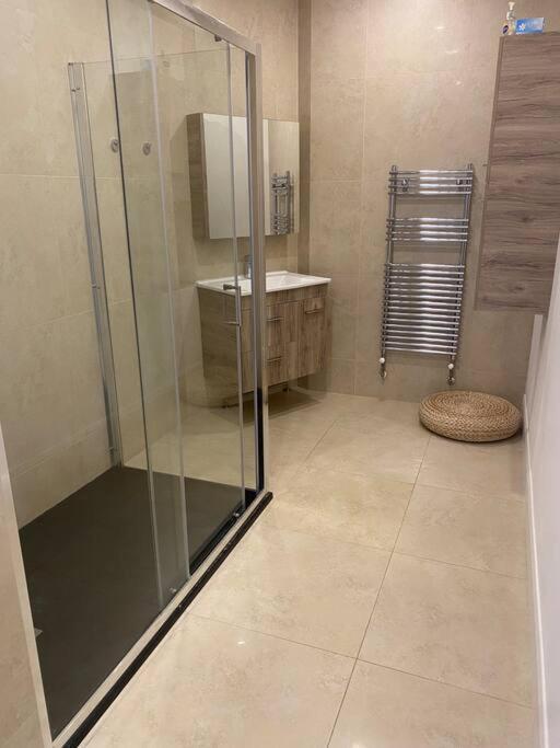 Beautiful Garden Apartment With Private Patio And Garden View Dublin Ngoại thất bức ảnh